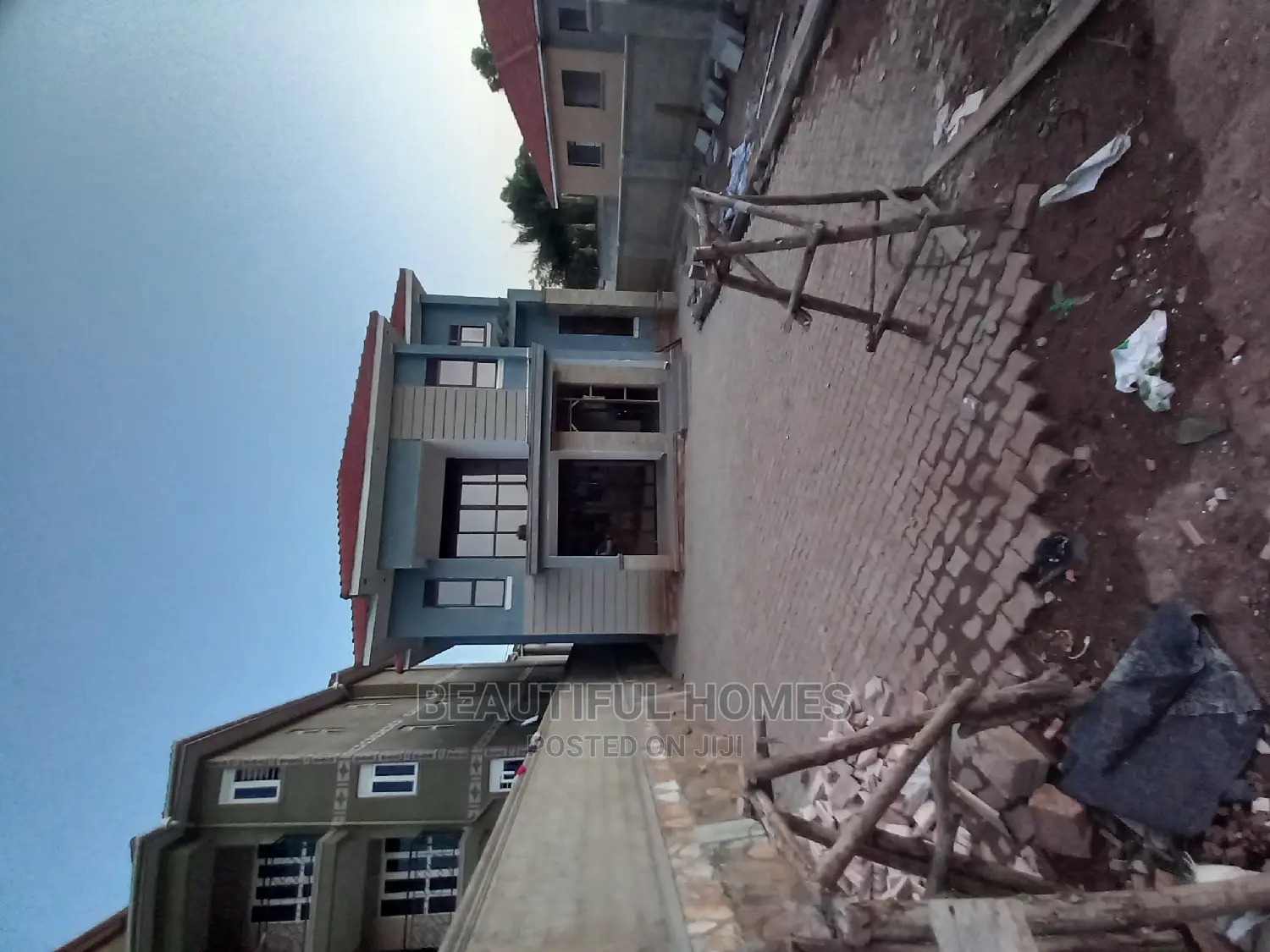 Furnished 4bdrm Maisonette in Kira Tarmack for Sale
