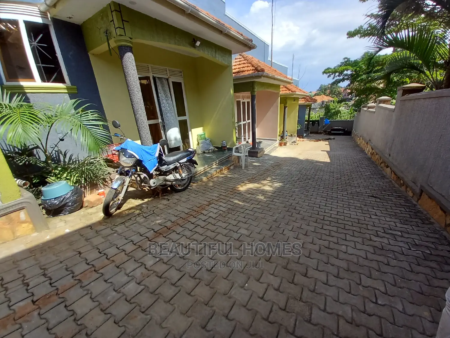 Furnished 2bdrm Apartment in Kira for Sale