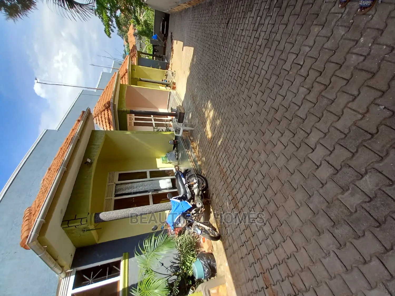 Furnished 2bdrm Apartment in Kira for Sale