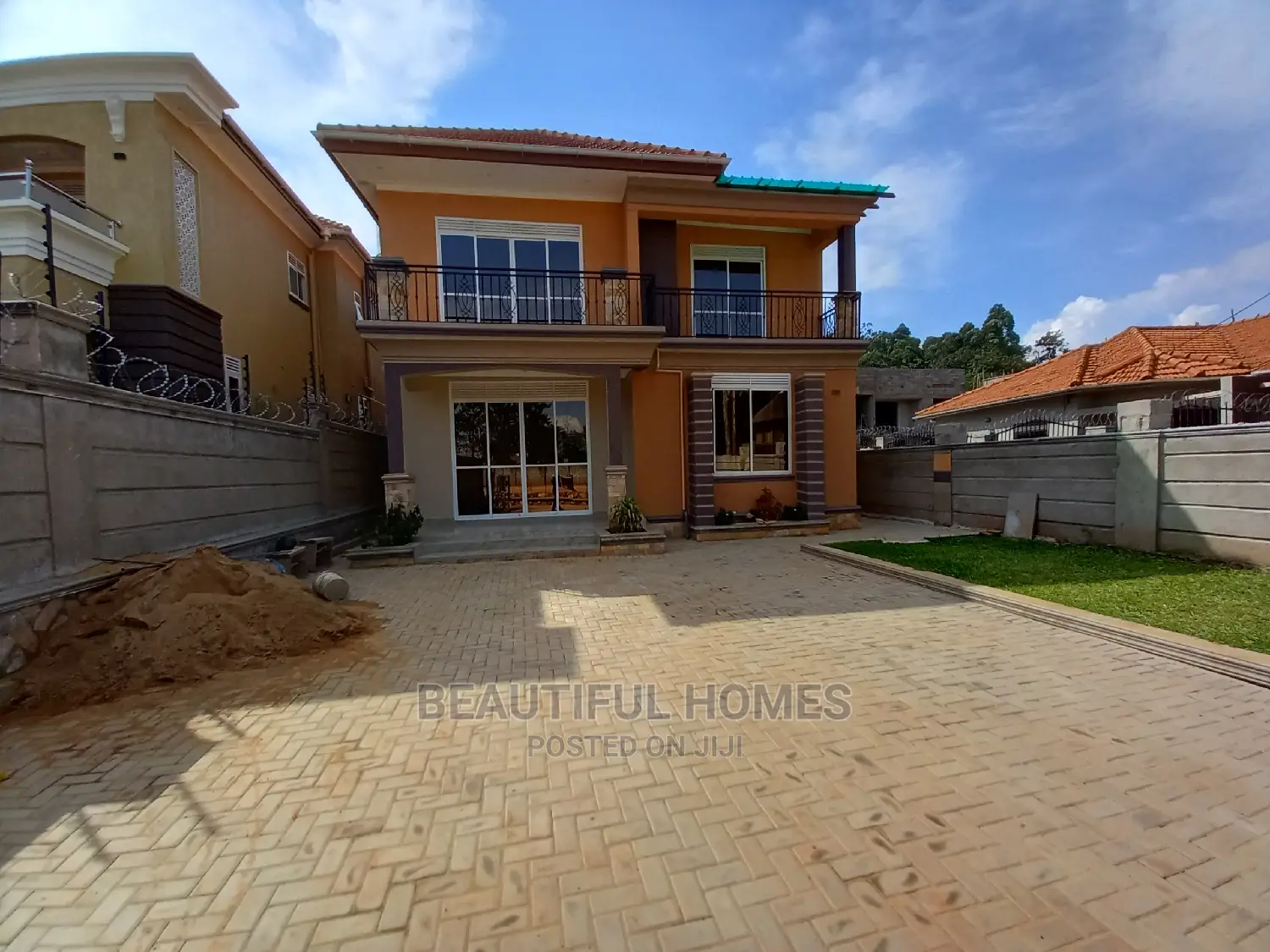 Furnished 4bdrm House in Kira Tarmack for Sale