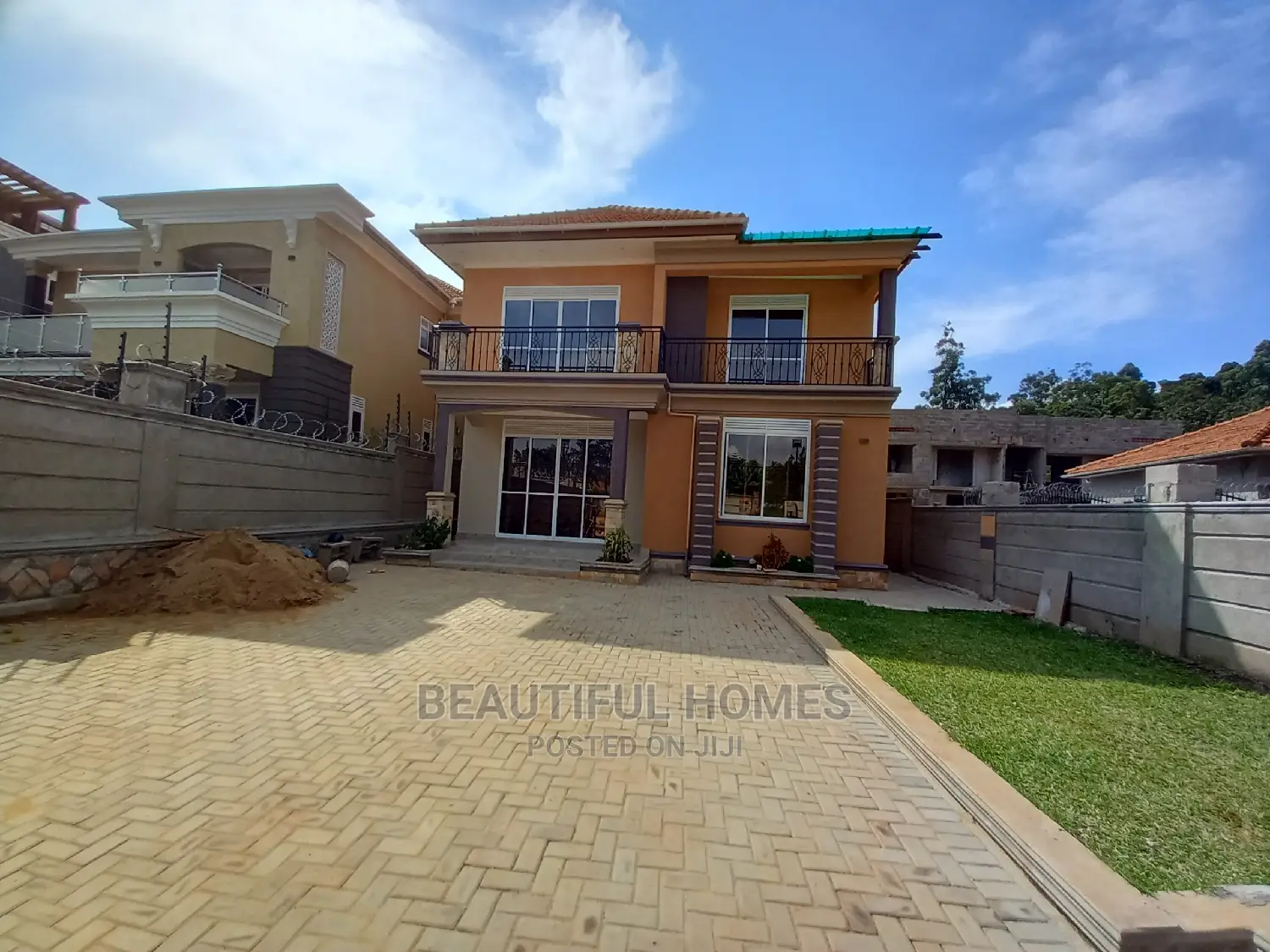 Furnished 4bdrm House in Kira Tarmack for Sale
