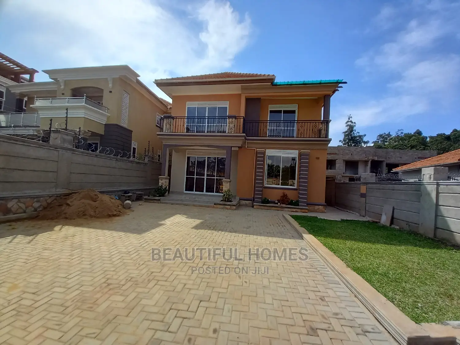 Furnished 4bdrm House in Kira Tarmack for Sale