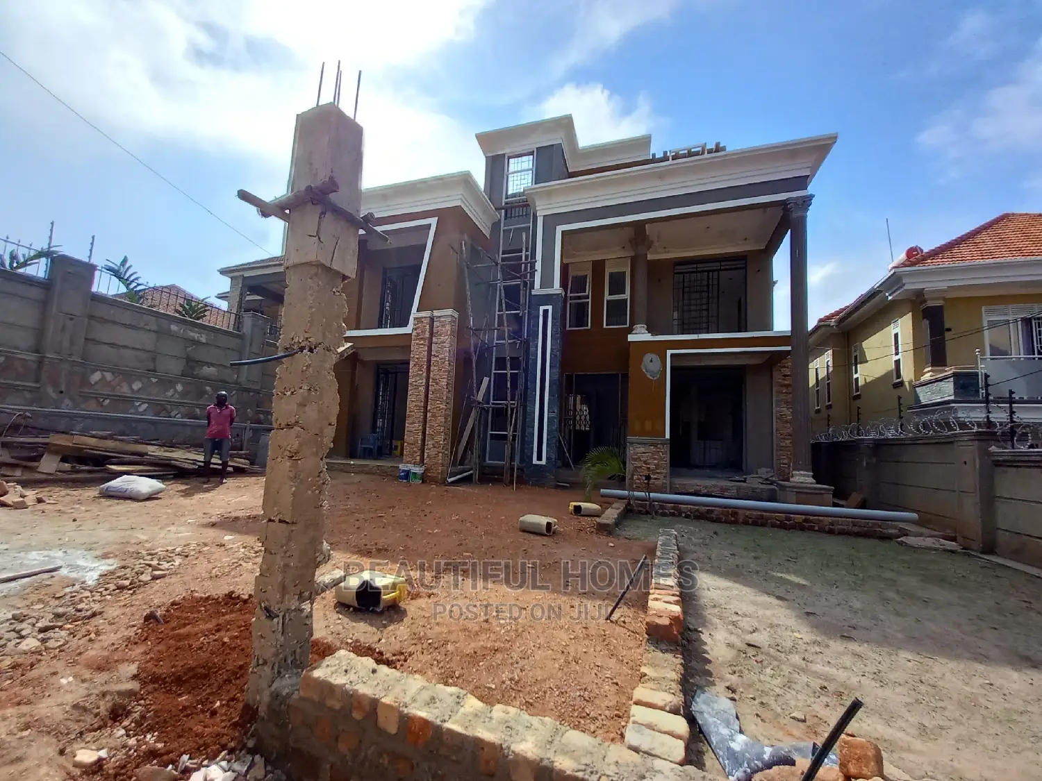 Furnished 5bdrm Mansion in Kira Posh for Sale