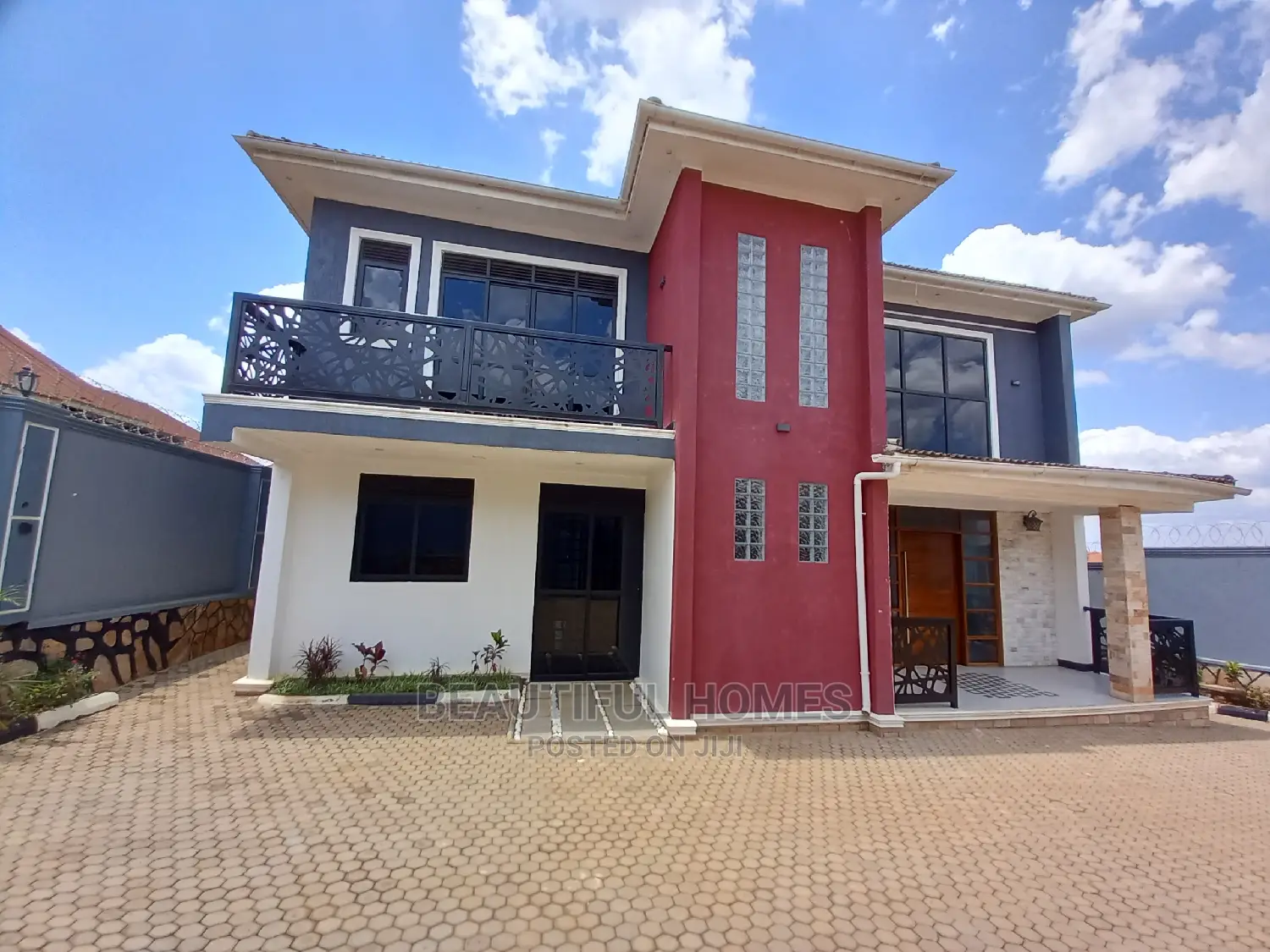 Furnished 5bdrm Mansion in Kira for Sale