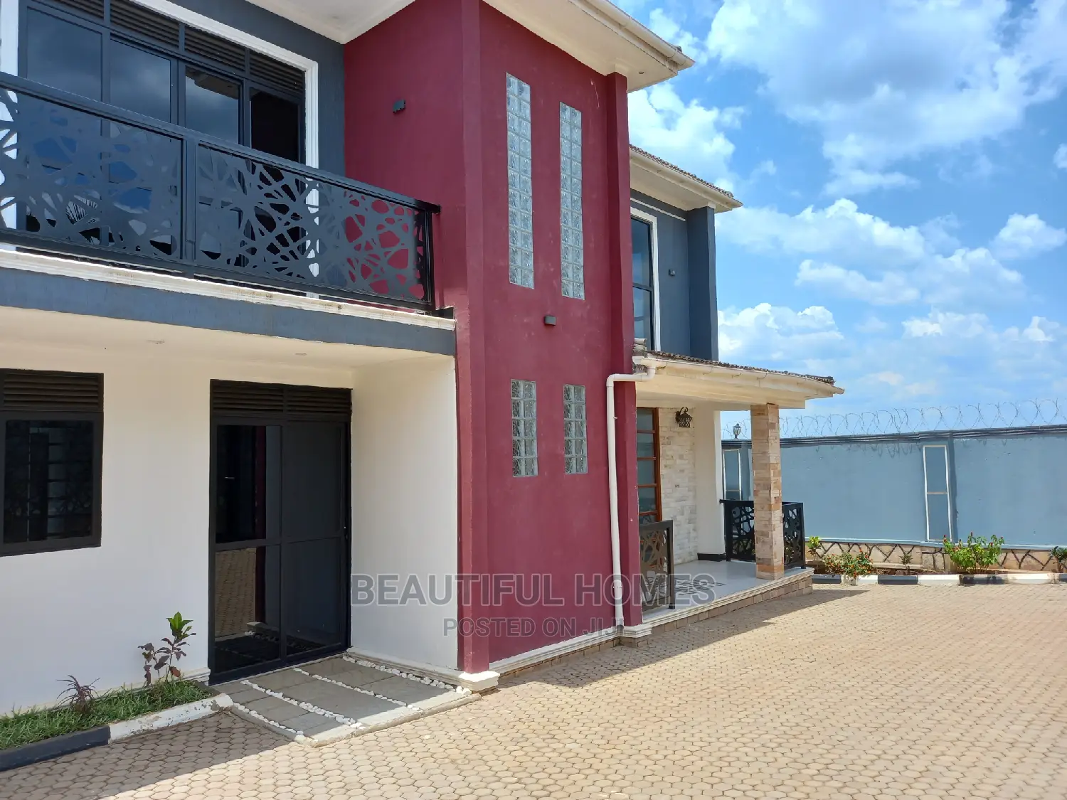 Furnished 5bdrm Mansion in Kira for Sale