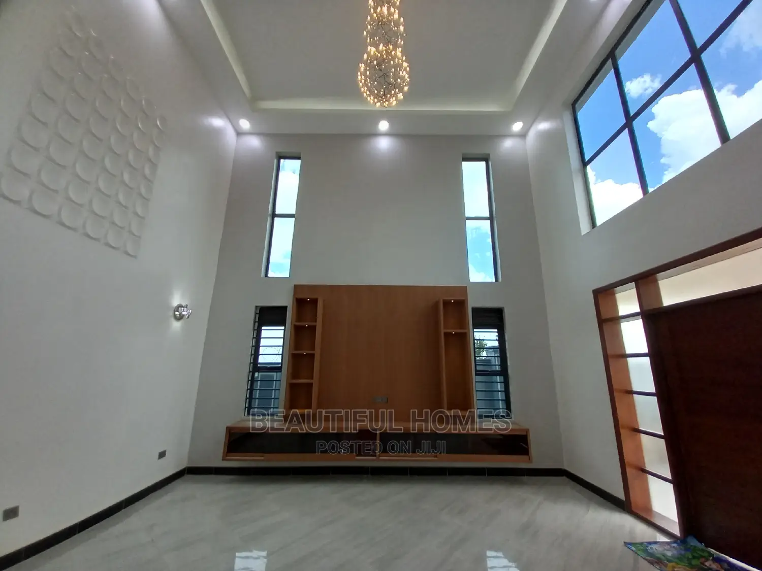 Furnished 5bdrm Mansion in Kira for Sale