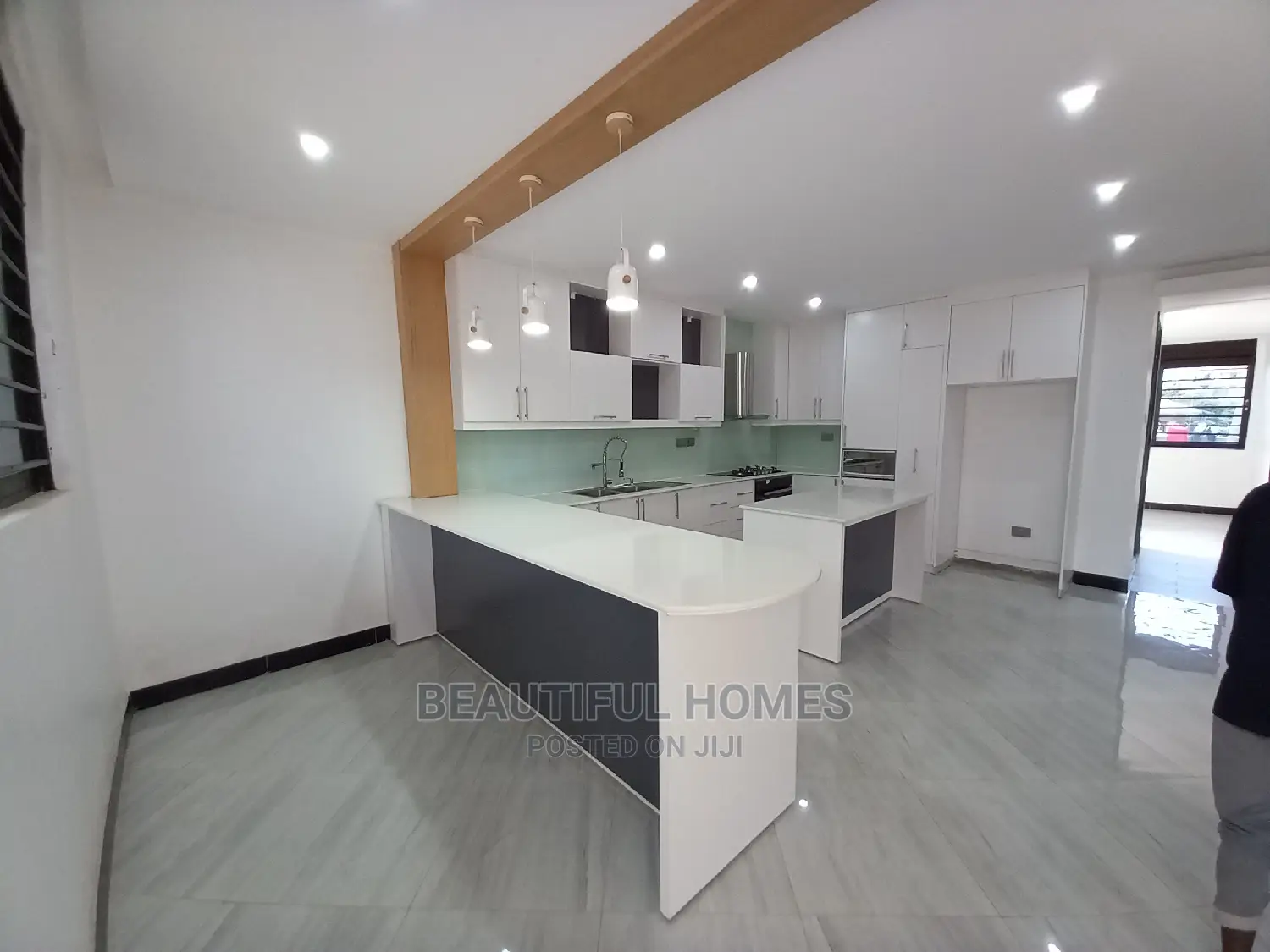 Furnished 5bdrm Mansion in Kira for Sale