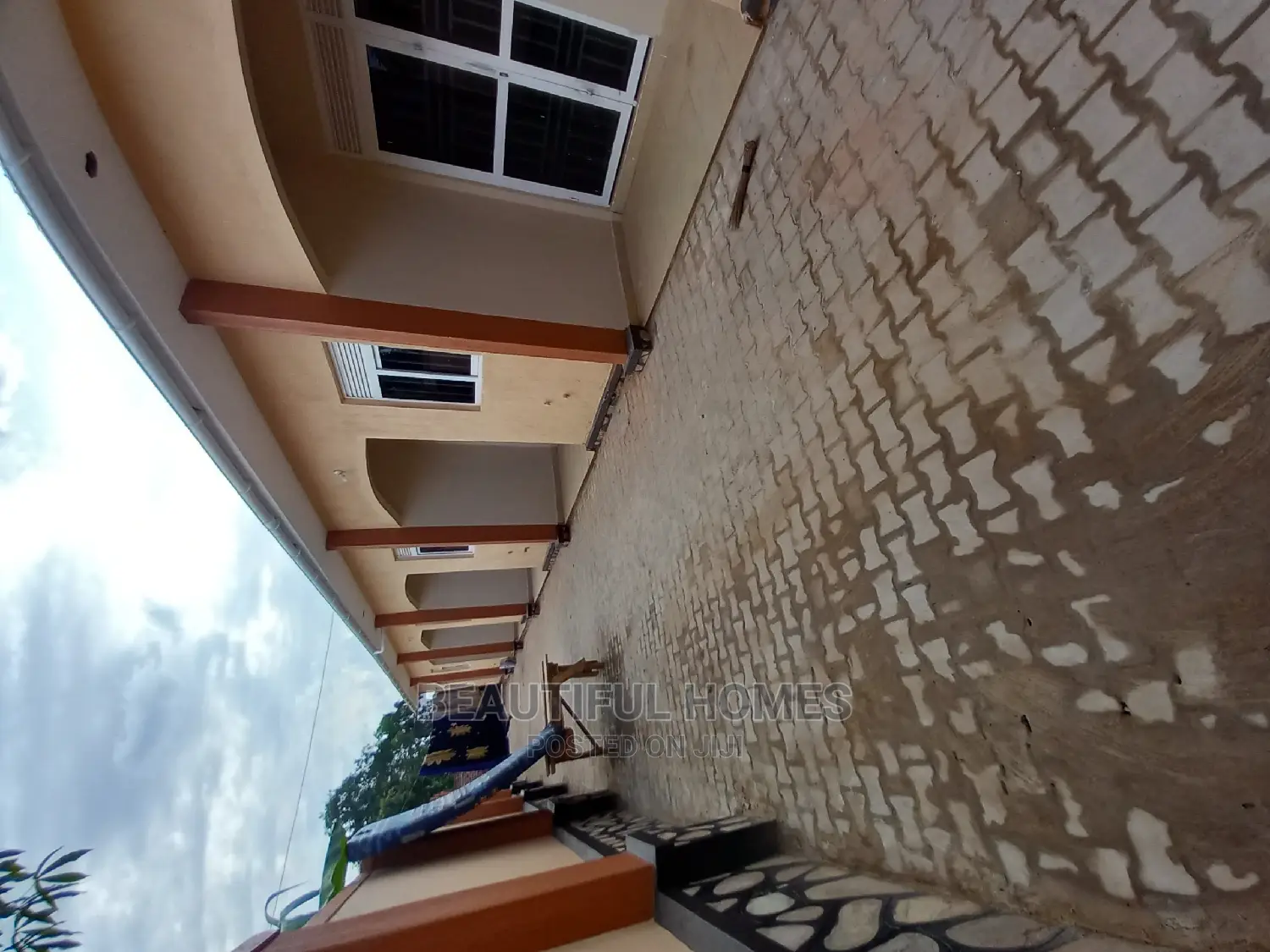 Furnished 2bdrm Apartment in Kira for Sale