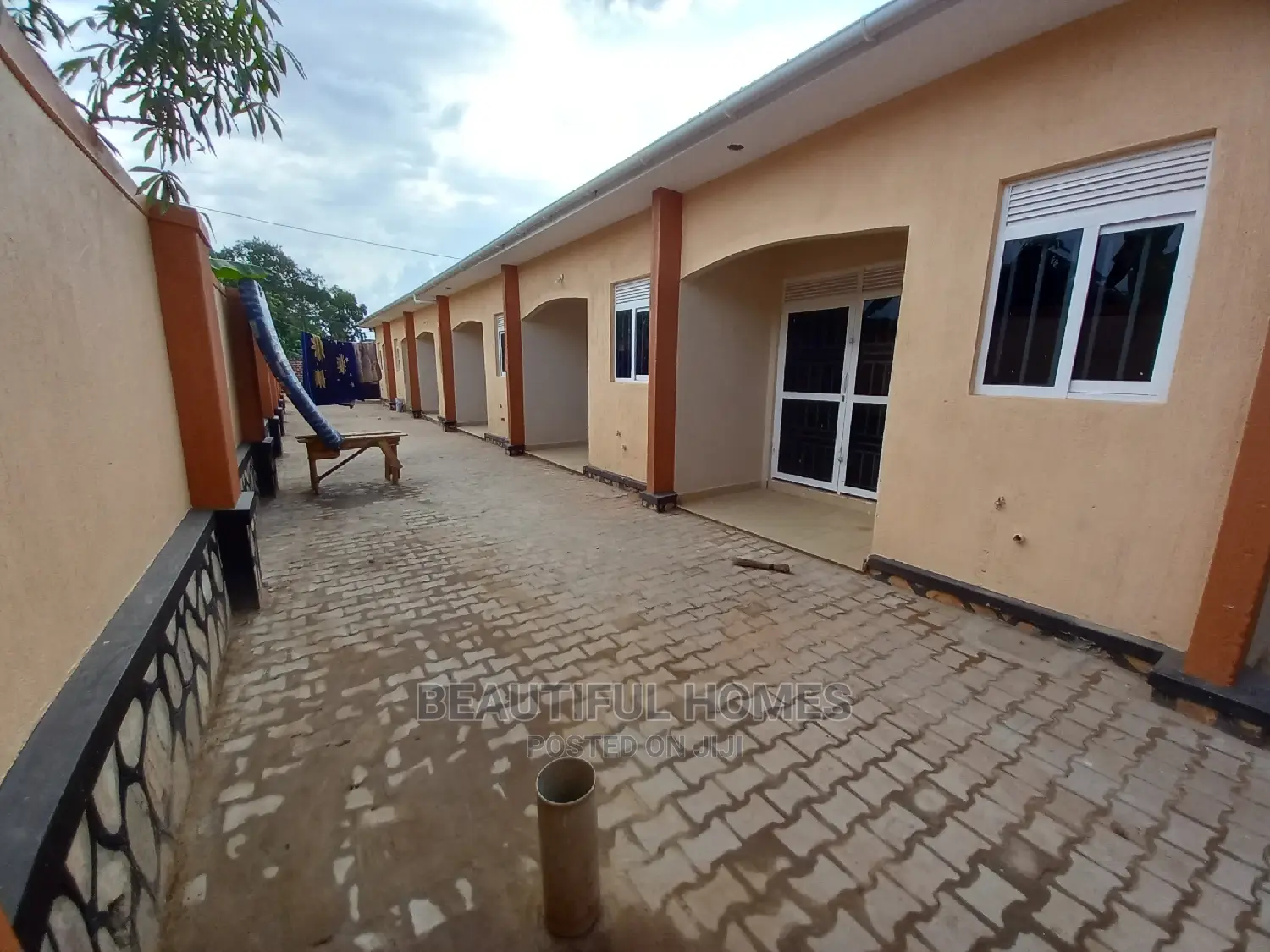 Furnished 2bdrm Apartment in Kira for Sale