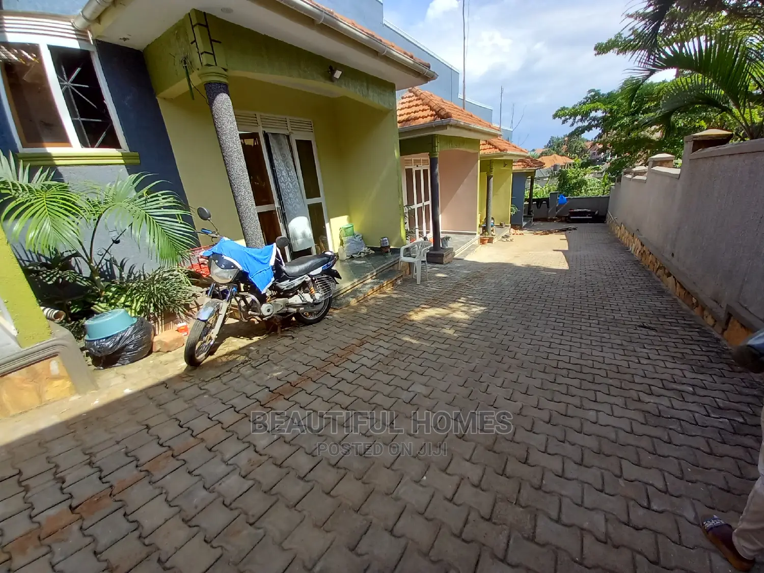 Furnished 1bdrm Apartment in Kira for Sale