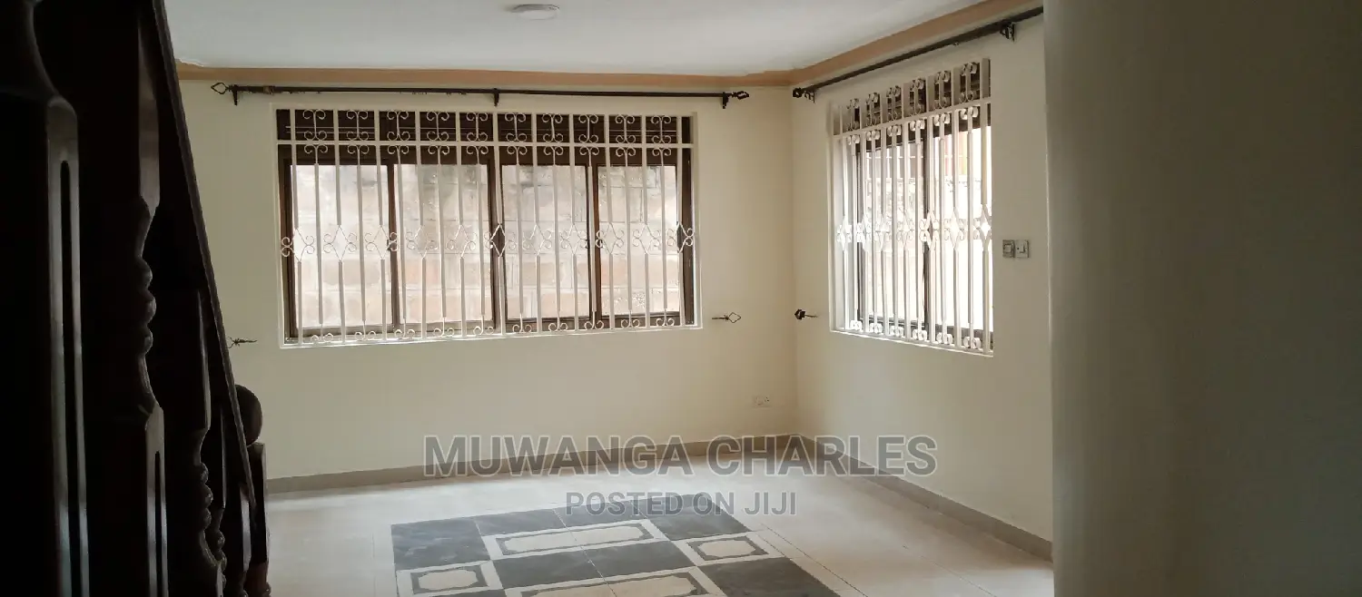 8bdrm Duplex in Fs Properties Ltd, Central Division for Rent