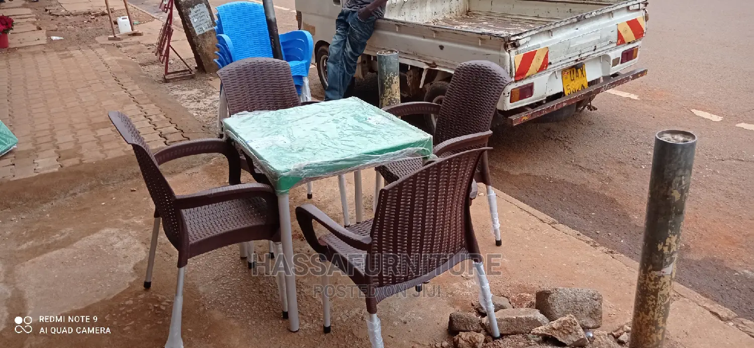 4seaters Plastic Restaurant Set