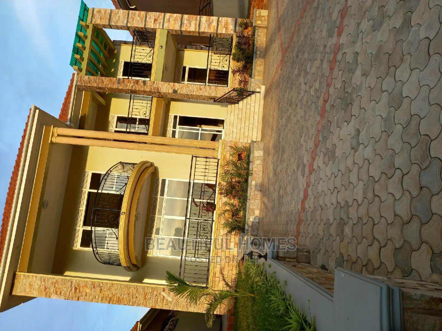 Furnished 6bdrm Mansion in Kira for Sale