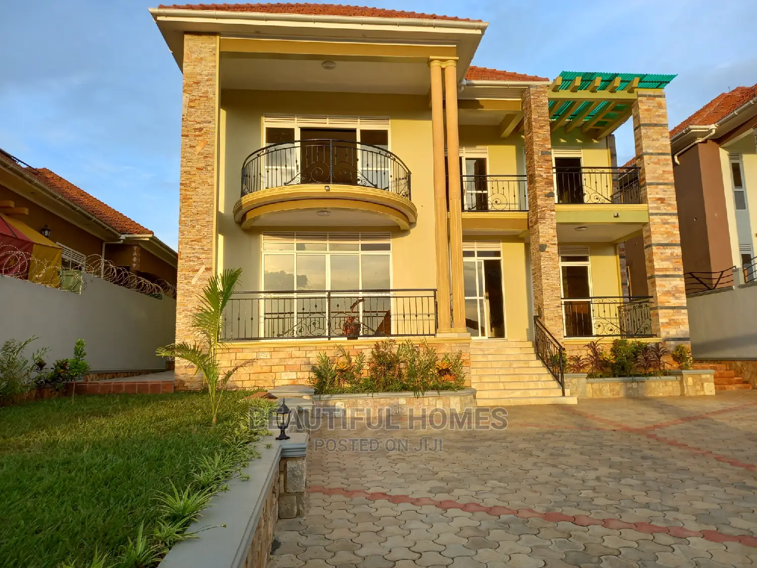 Furnished 6bdrm Mansion in Kira for Sale
