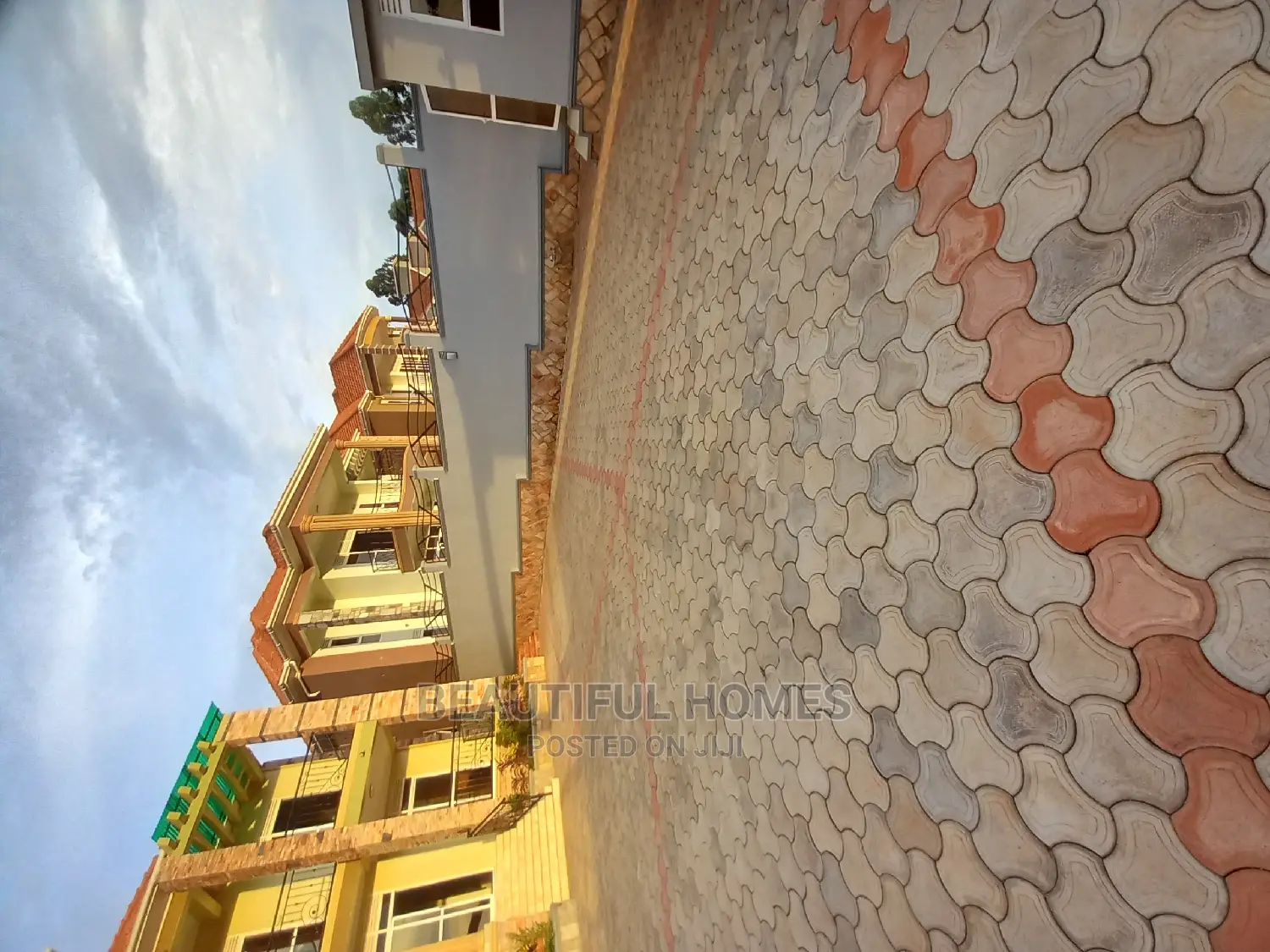 Furnished 6bdrm Mansion in Kira for Sale