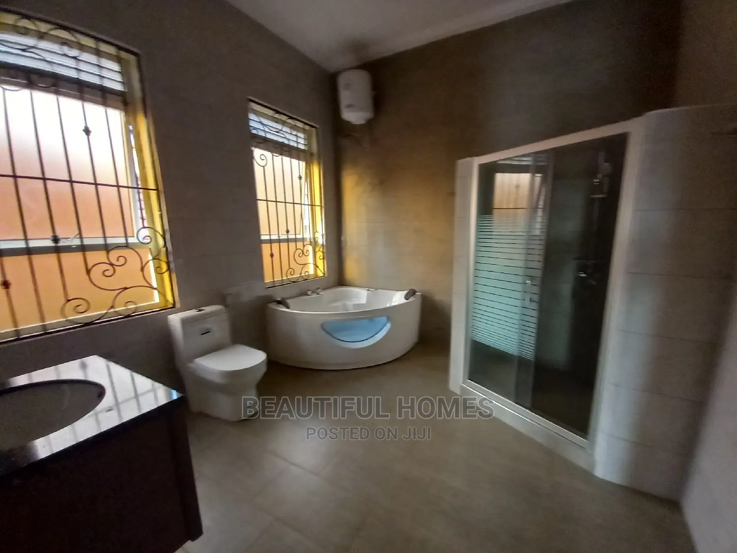 Furnished 6bdrm Mansion in Tarmack Estate, Kira for Sale