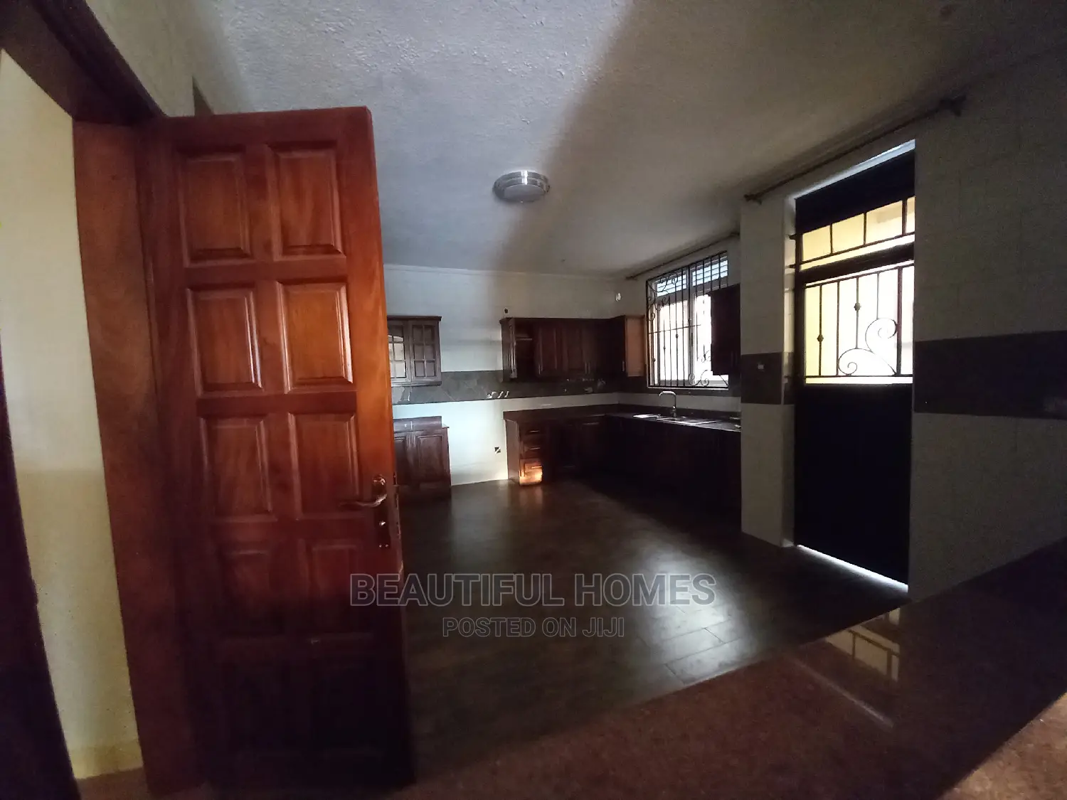 Furnished 6bdrm Mansion in Tarmack Estate, Kira for Sale
