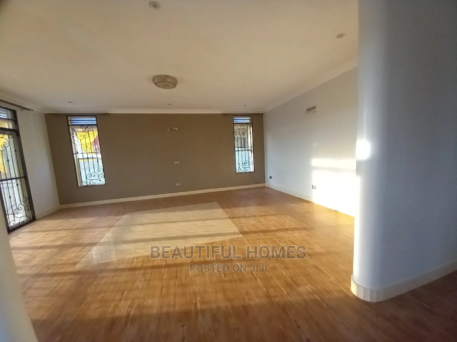 Furnished 6bdrm Mansion in Tarmack Estate, Kira for Sale