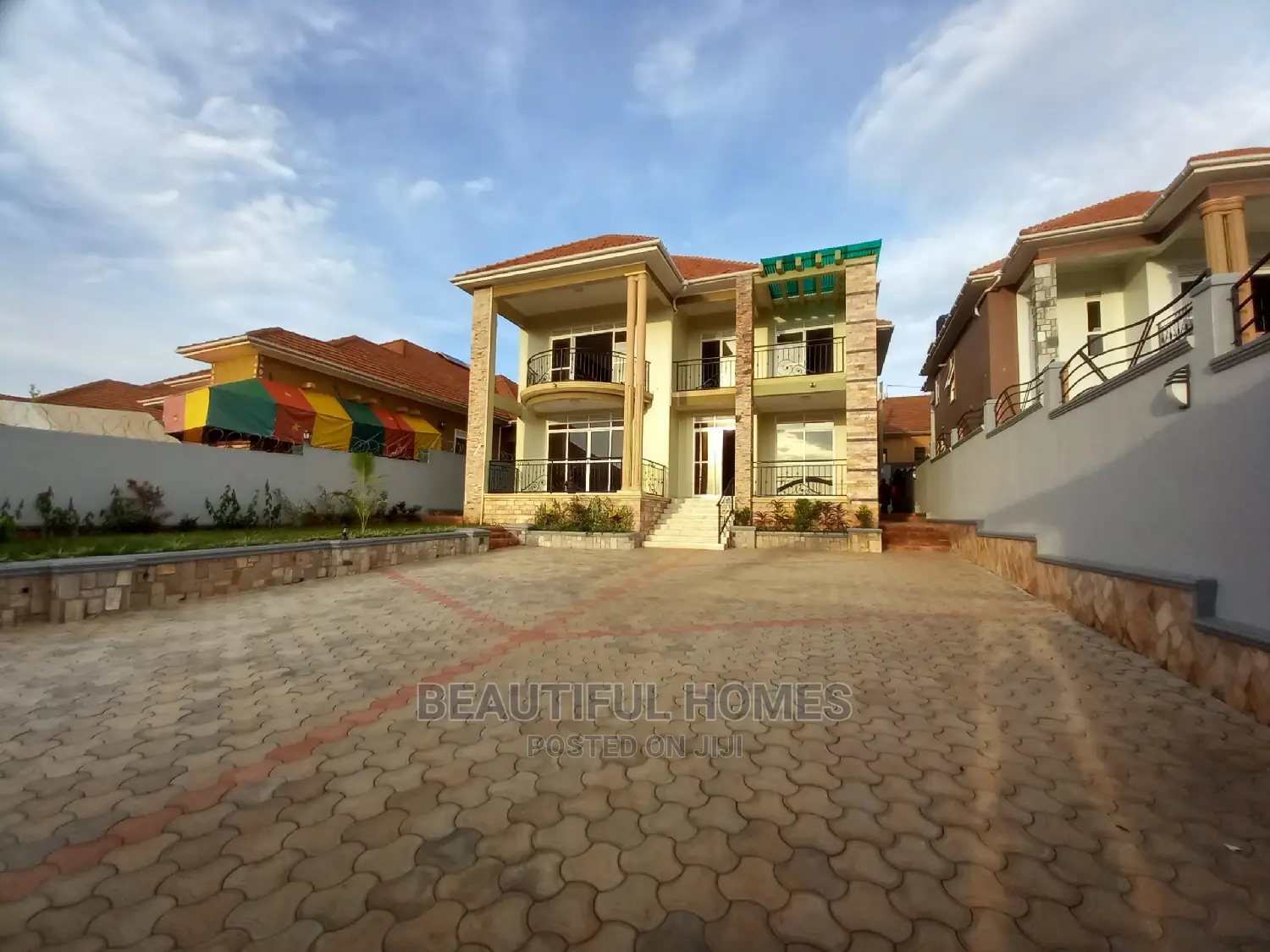 Furnished 6bdrm Mansion in Kira Tarmack for Sale