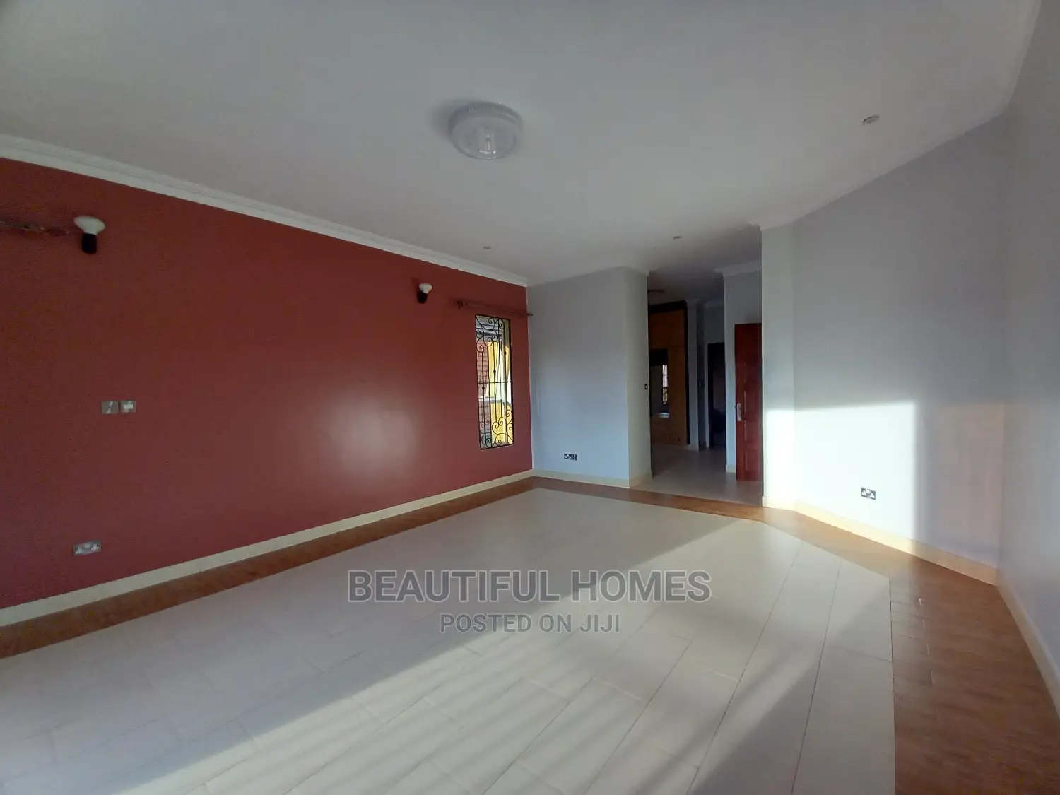 Furnished 6bdrm Mansion in Kira Tarmack for Sale