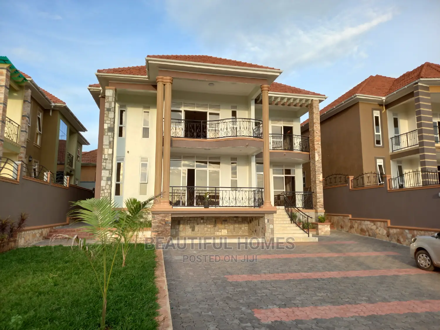 Furnished 6bdrm Mansion in Kira for Sale