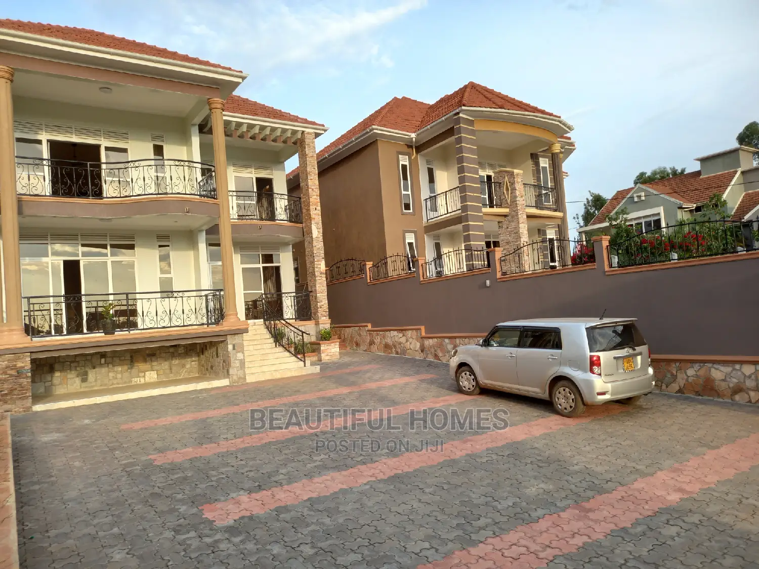 Furnished 6bdrm Mansion in Kira for Sale