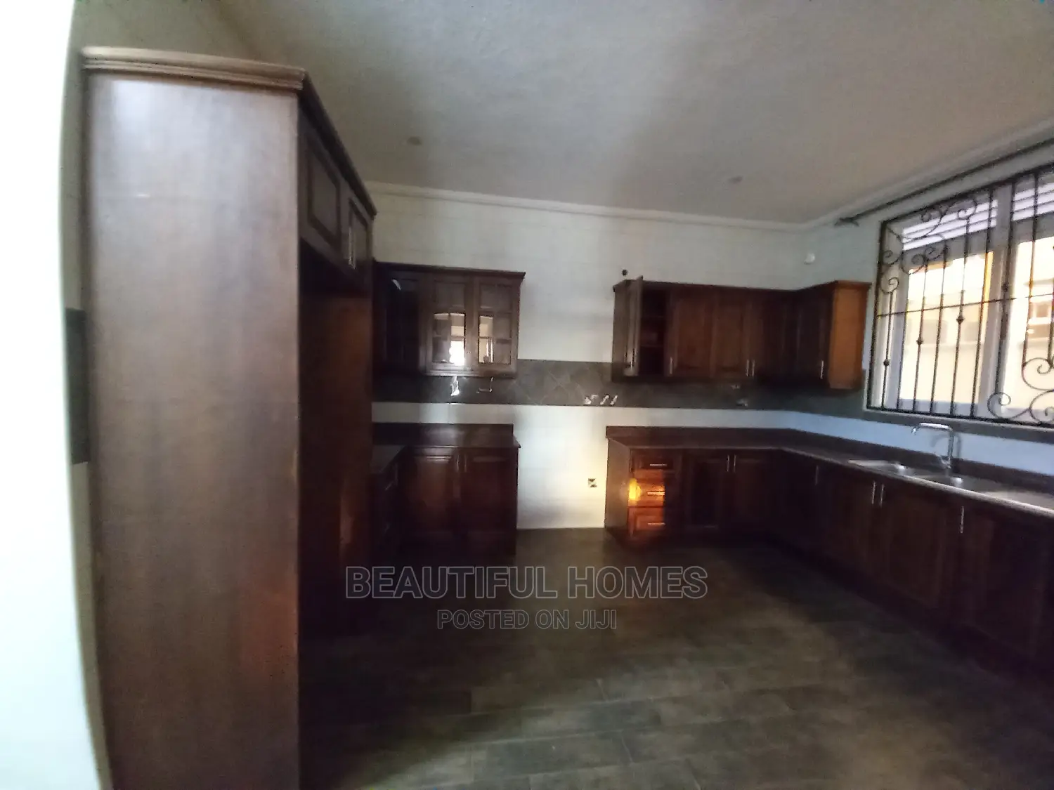 Furnished 6bdrm Mansion in Kira for Sale