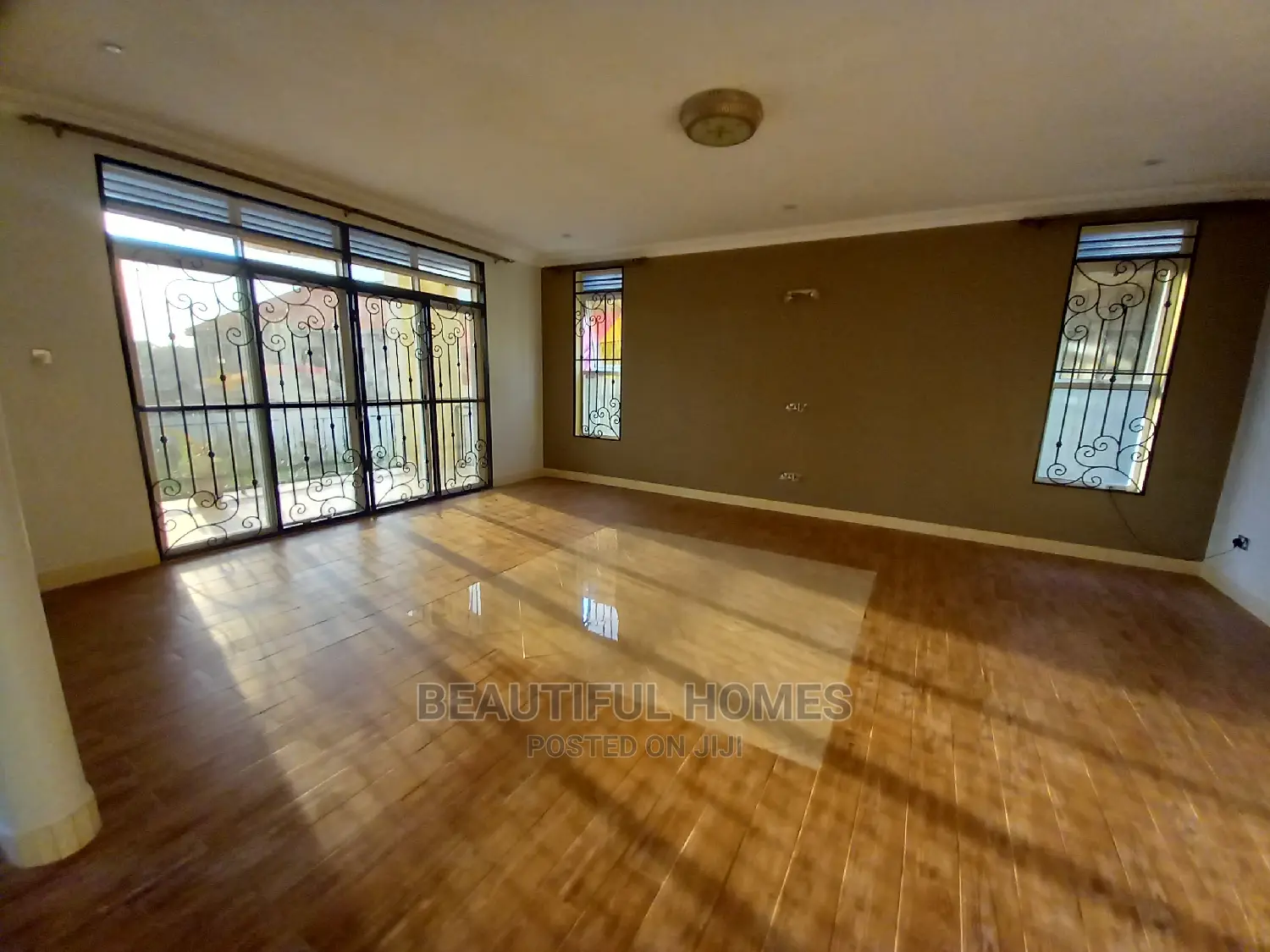 Furnished 6bdrm Mansion in Kira for Sale