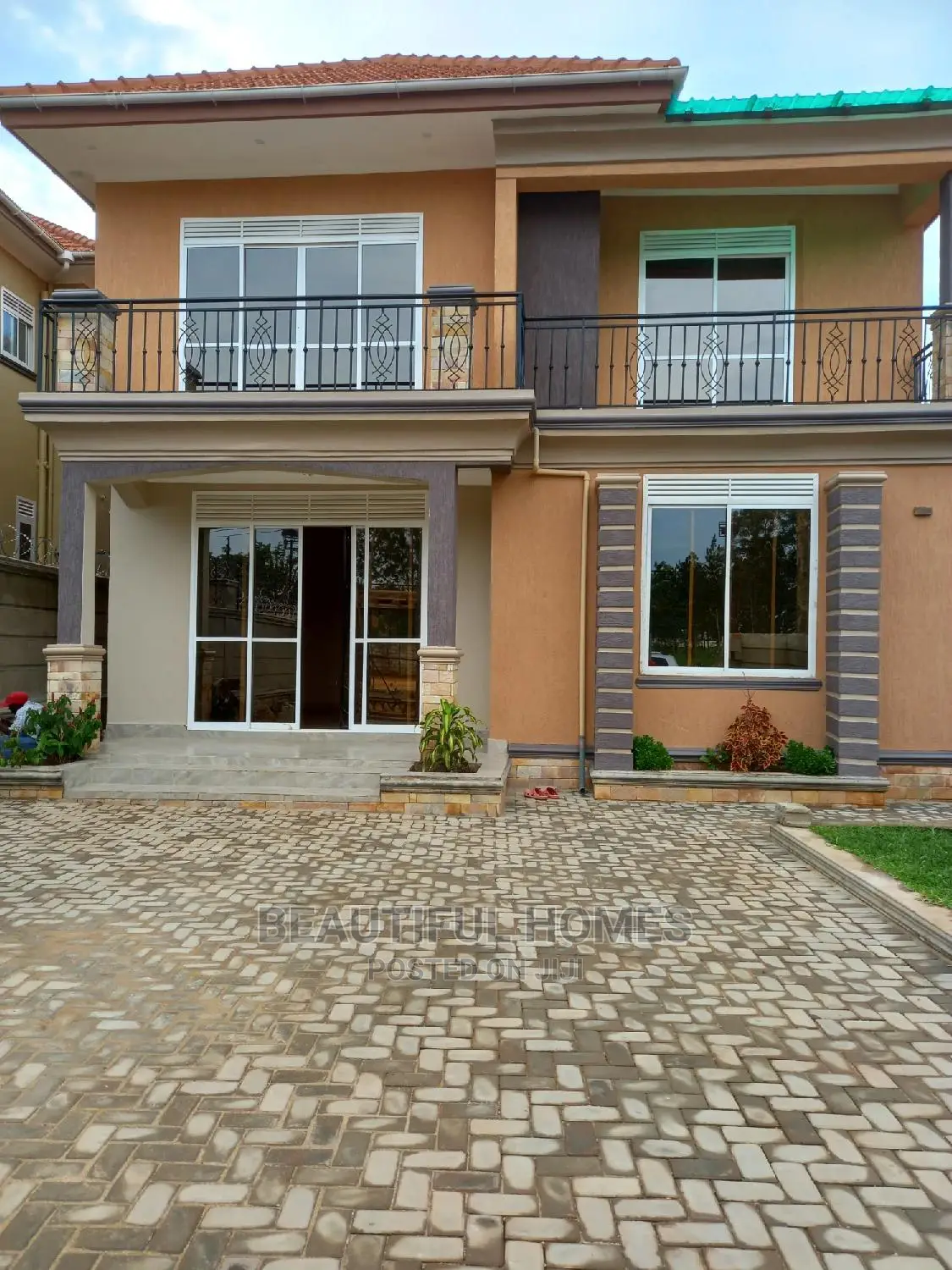 Furnished 4bdrm House in Kira for Sale