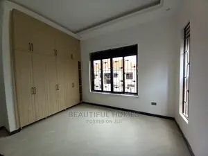 Furnished 4bdrm House in Kira for Sale