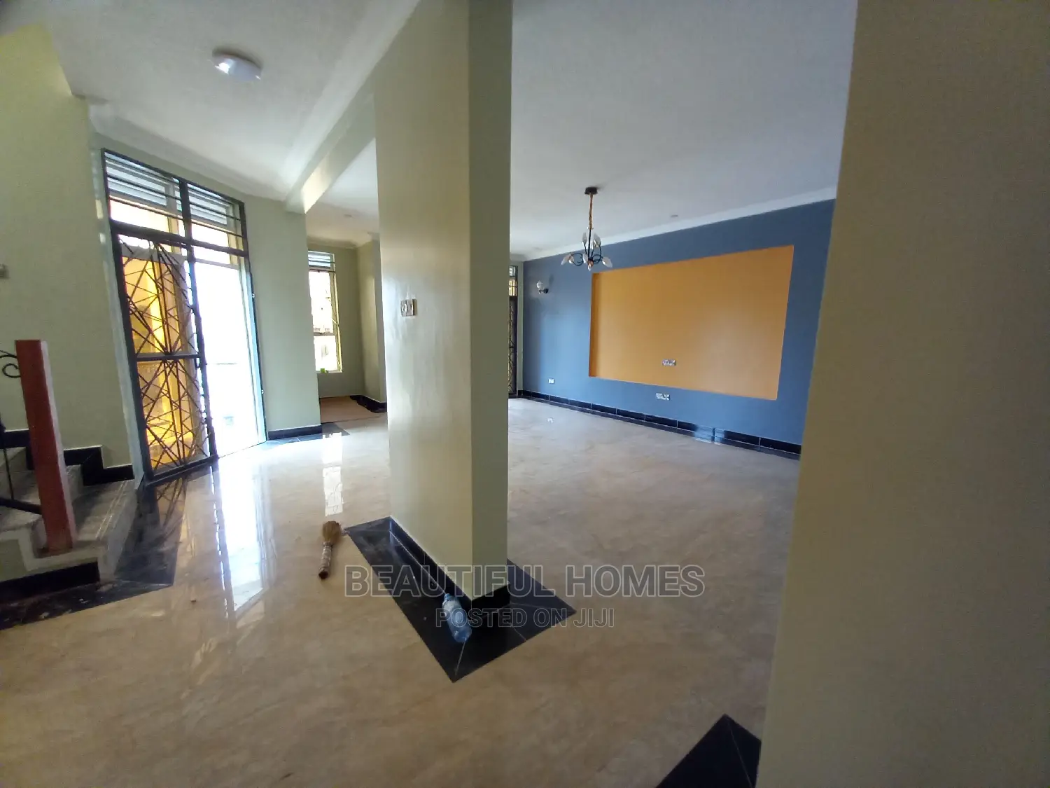 Furnished 6bdrm Mansion in Kira for Sale