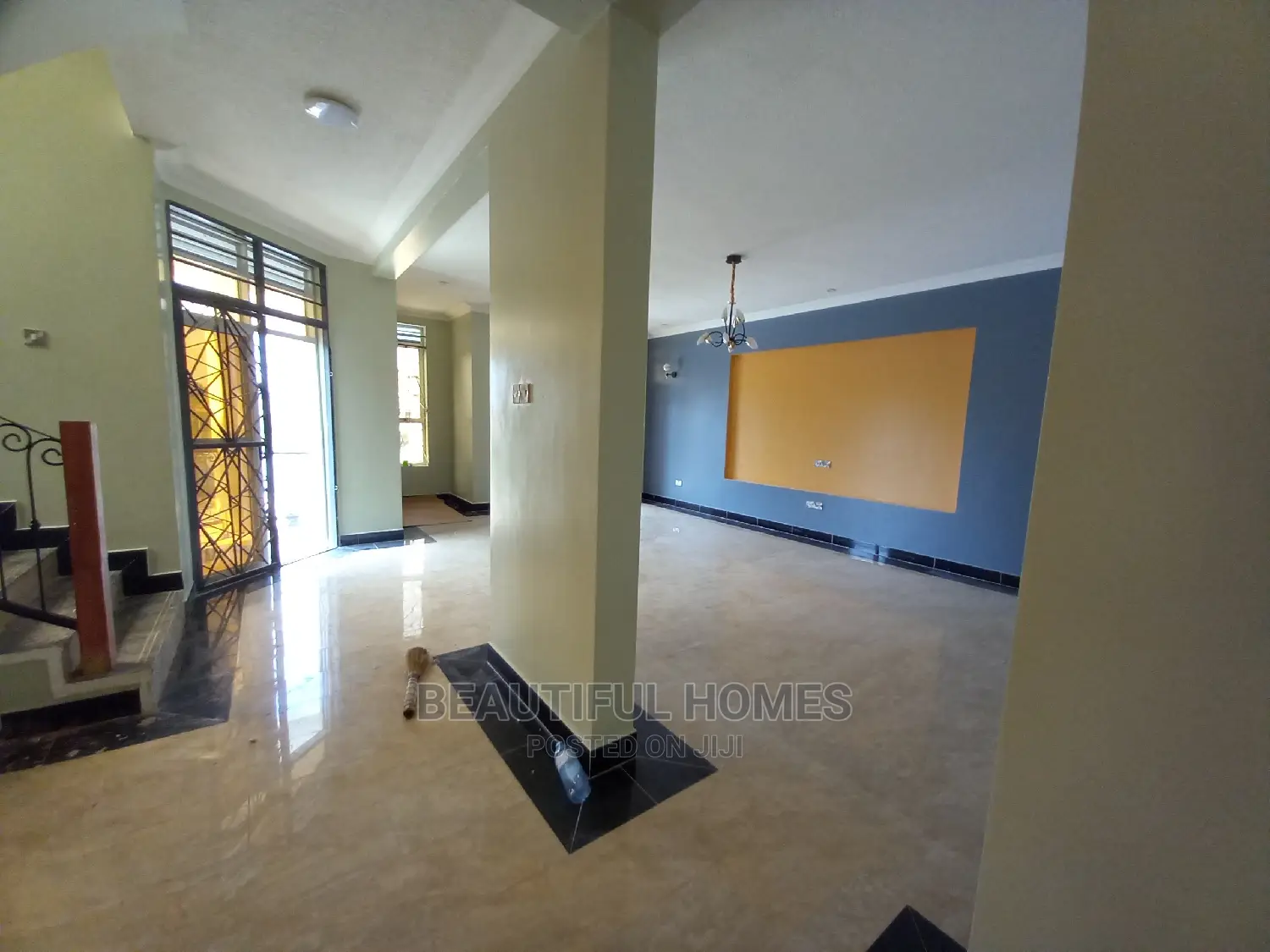 Furnished 6bdrm Mansion in Kira for Sale