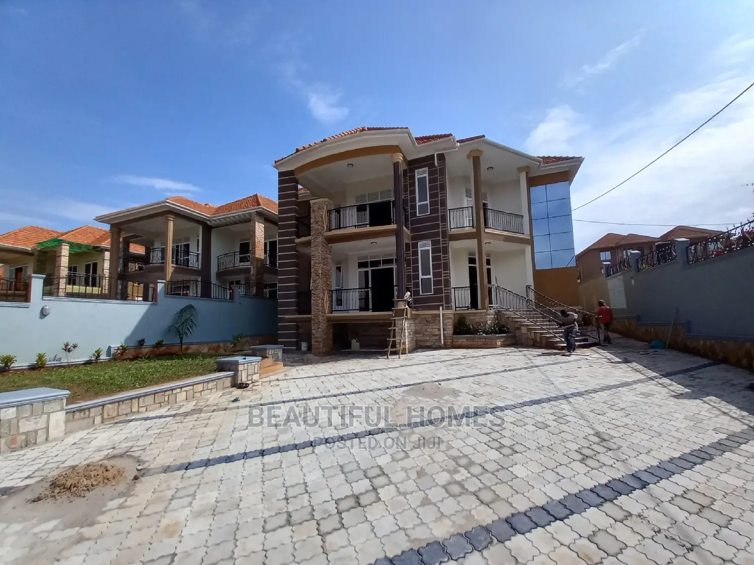 Furnished 6bdrm Mansion in Kira for Sale
