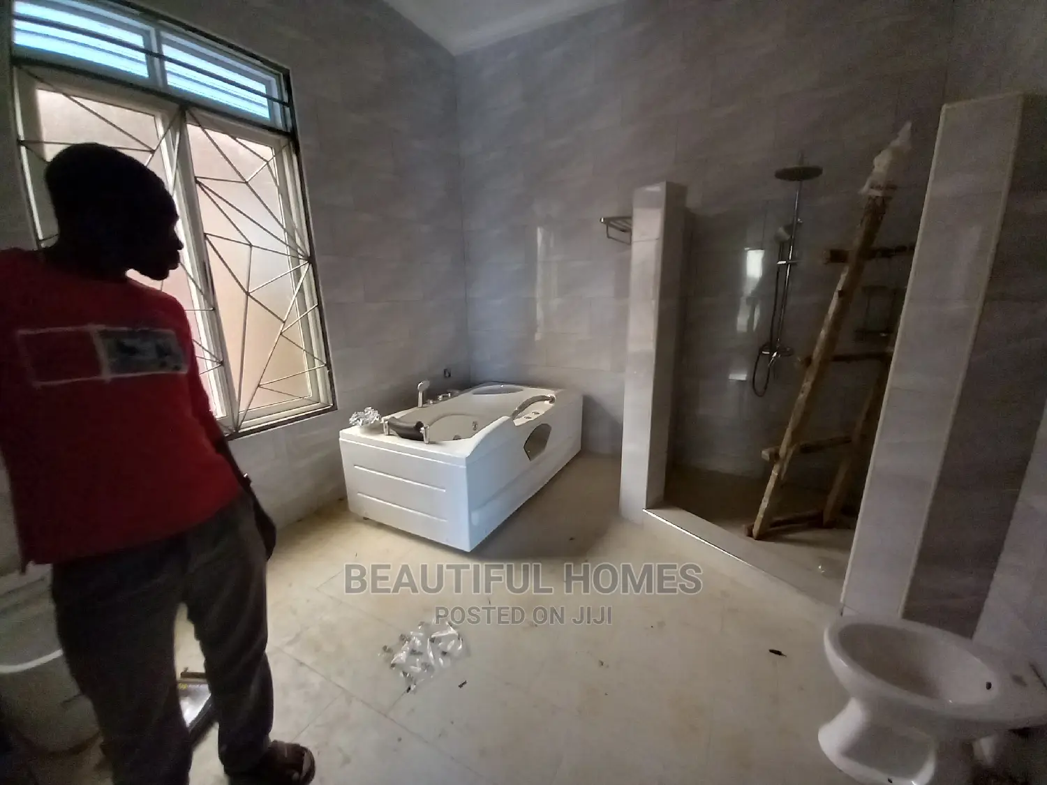 Furnished 6bdrm Mansion in Kira for Sale