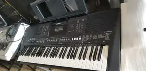 Yamaha Psr E463