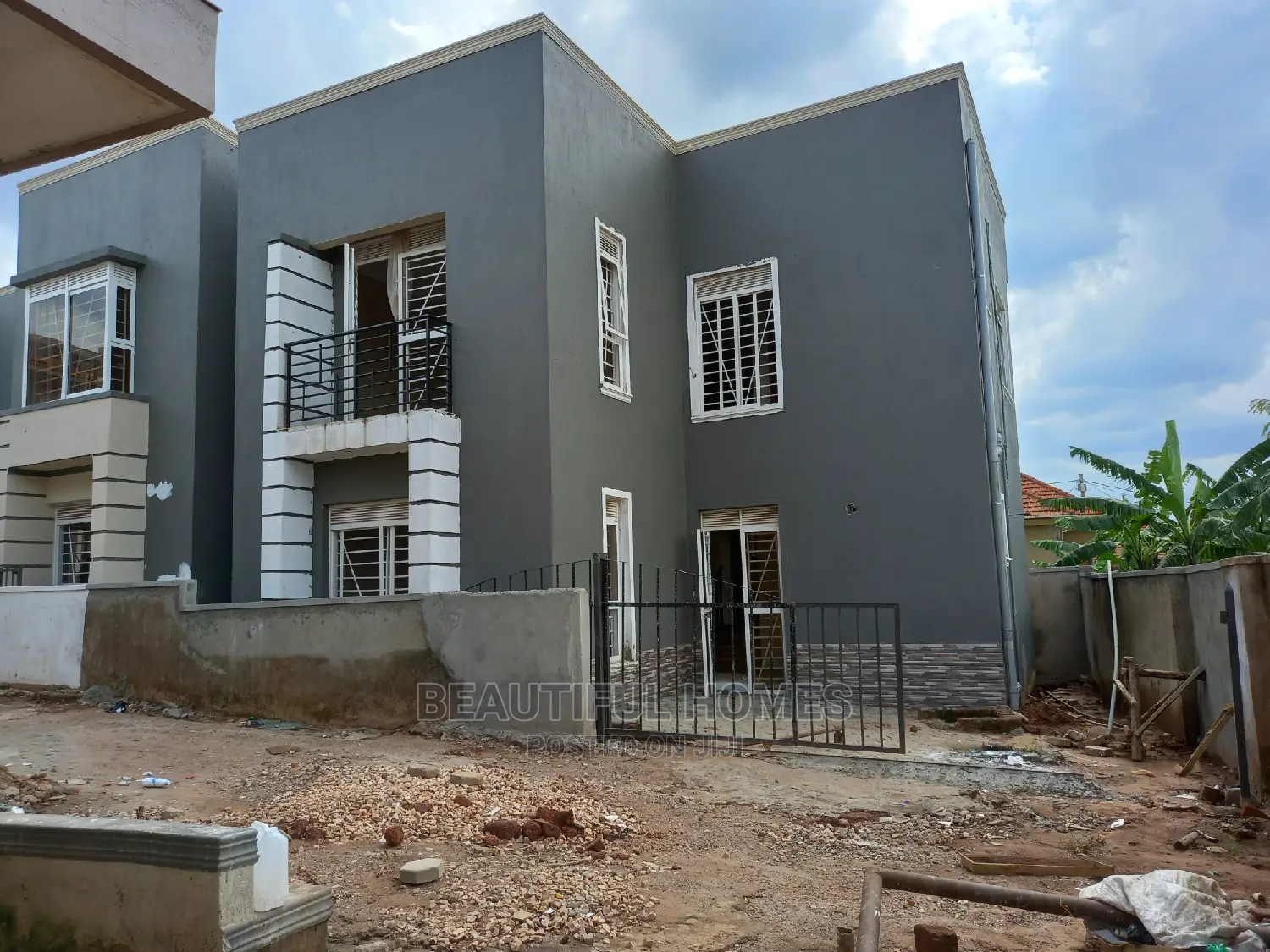 Furnished 4bdrm Duplex in Mamerito, Kira for Sale
