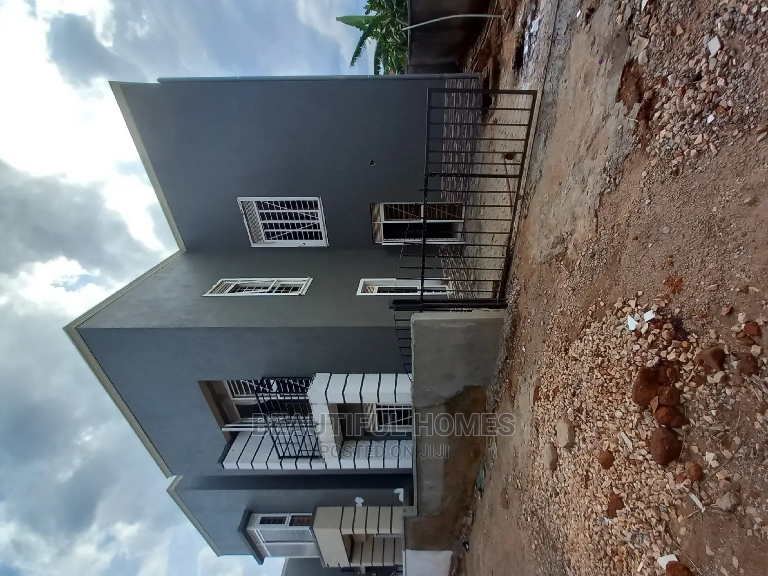 Furnished 4bdrm Duplex in Mamerito, Kira for Sale