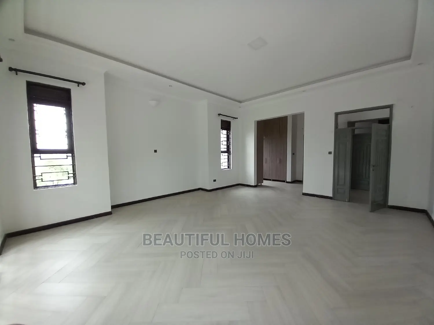 Furnished 6bdrm Mansion in Kira Corporate for Sale
