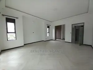 Furnished 6bdrm Mansion in Kira Corporate for Sale