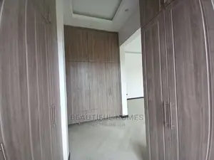 Furnished 6bdrm Mansion in Kira Corporate for Sale