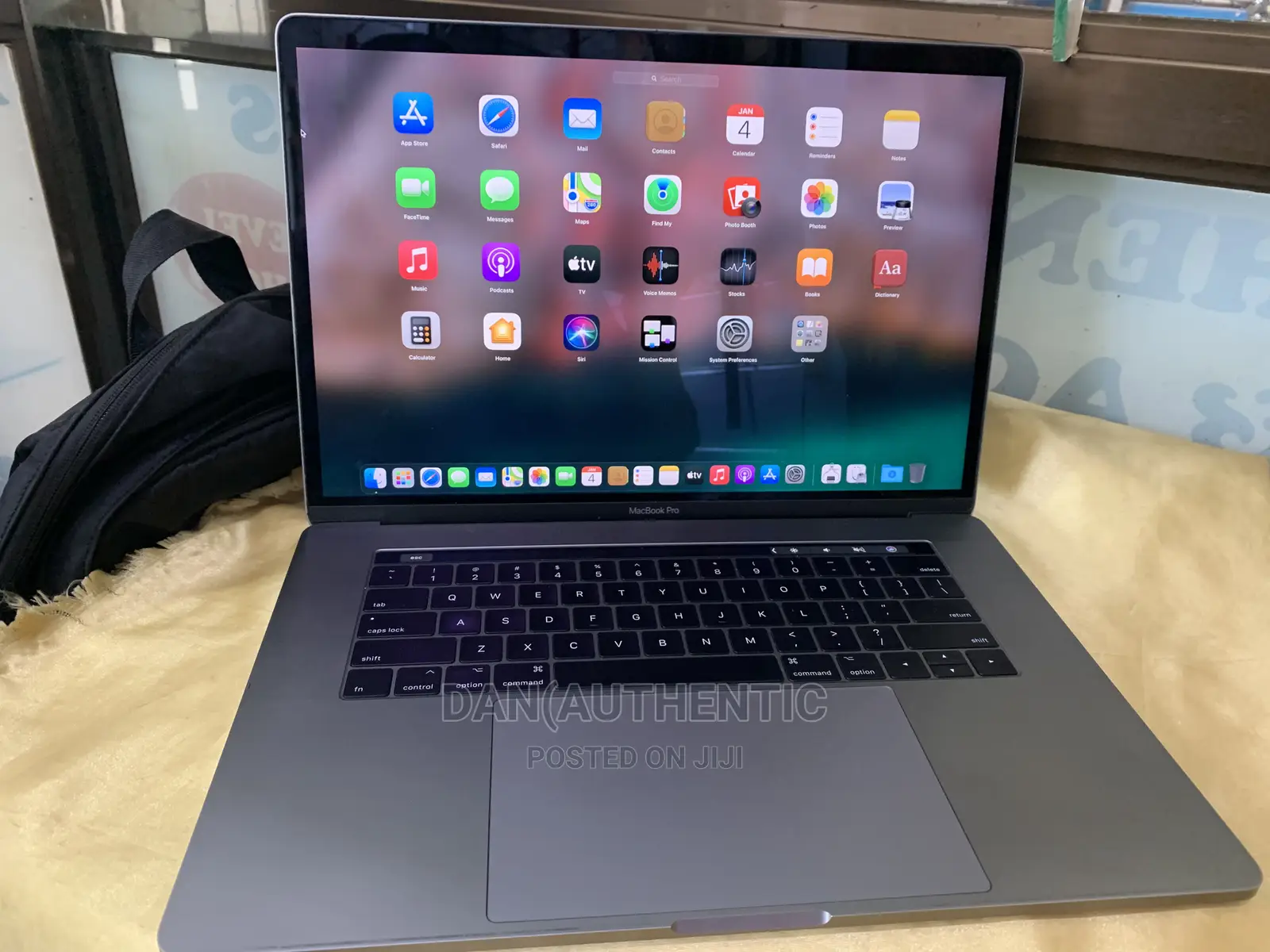 Laptop Apple MacBook Pro 2017 16GB Intel Core i7 SSD 512GB