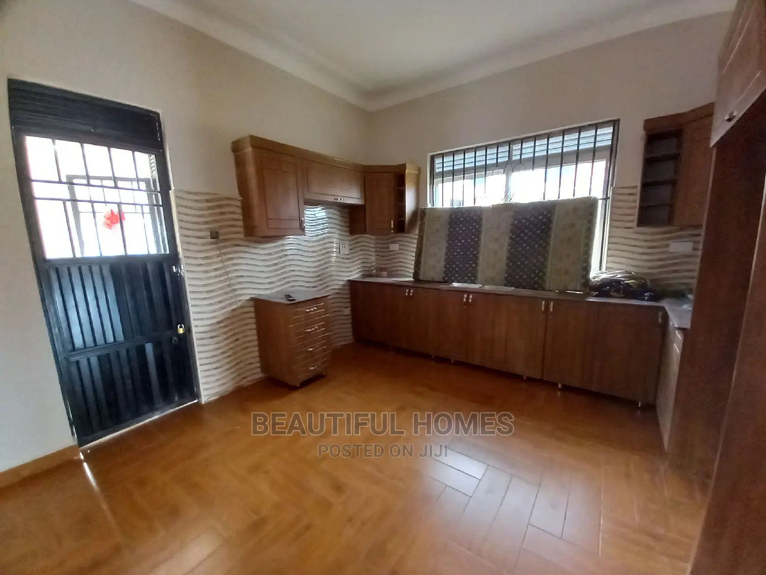 Furnished 4bdrm House in Tarmack, Kira for Sale