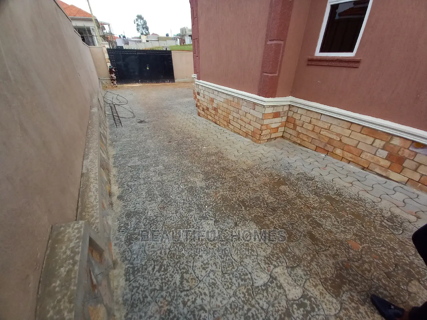 Furnished 4bdrm House in Tarmacked Estate, Kira for Sale