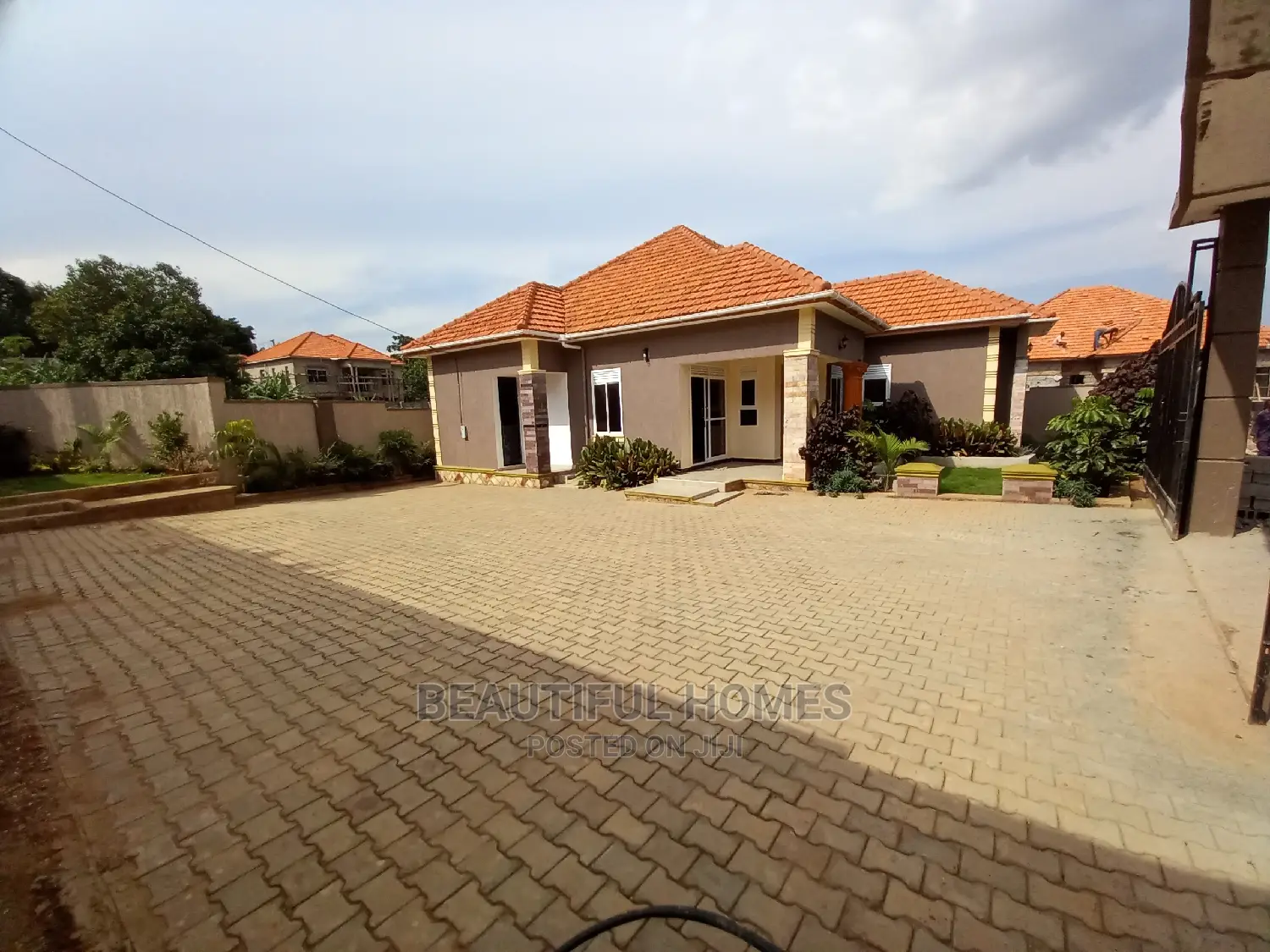 Furnished 4bdrm Bungalow in All Tarmack, Kira for Sale