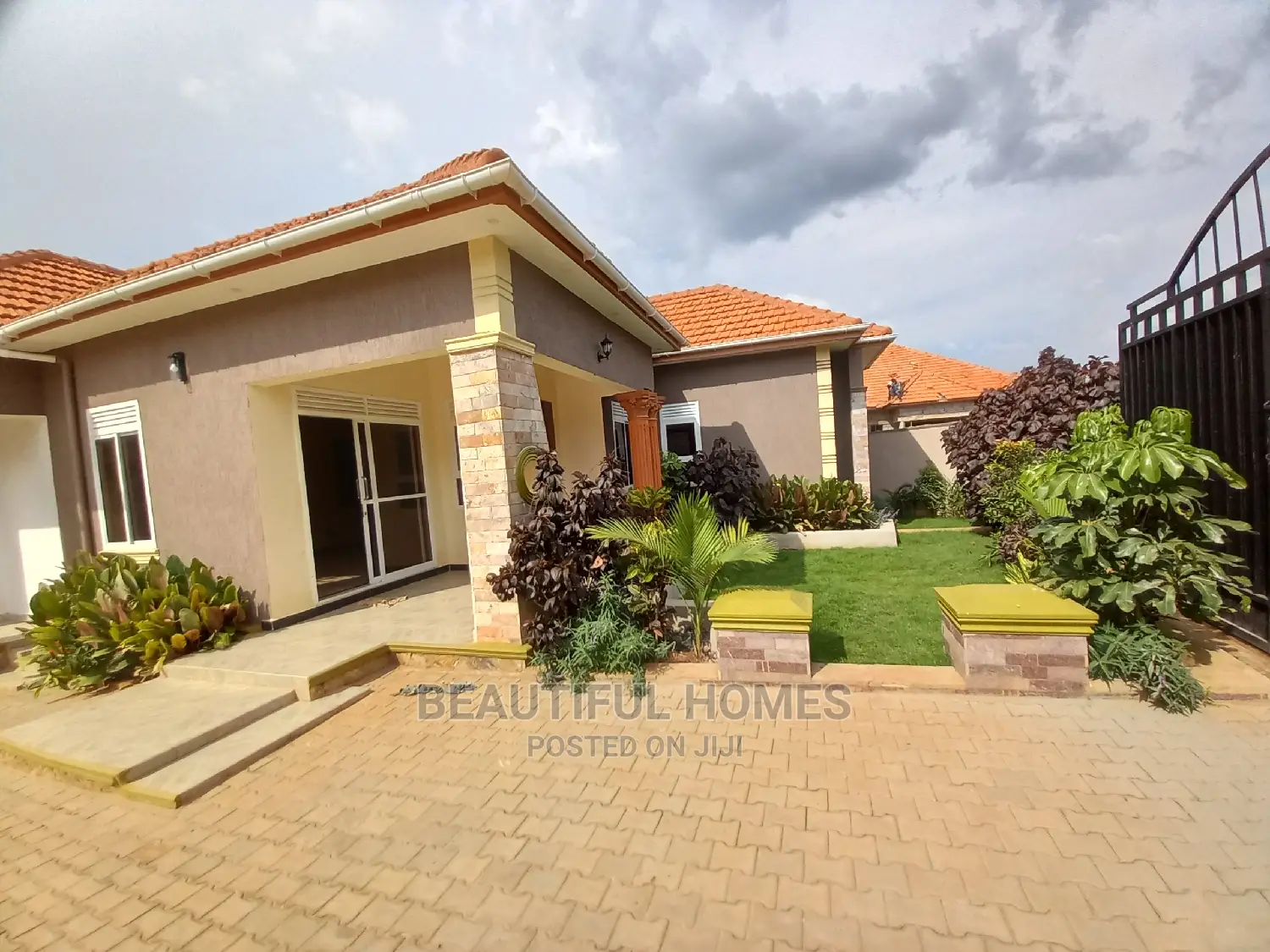 Furnished 4bdrm House in Kira Tarmacked for Sale