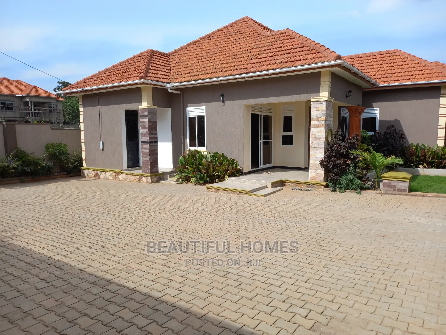 Furnished 4bdrm House in Kira Tarmacked for Sale