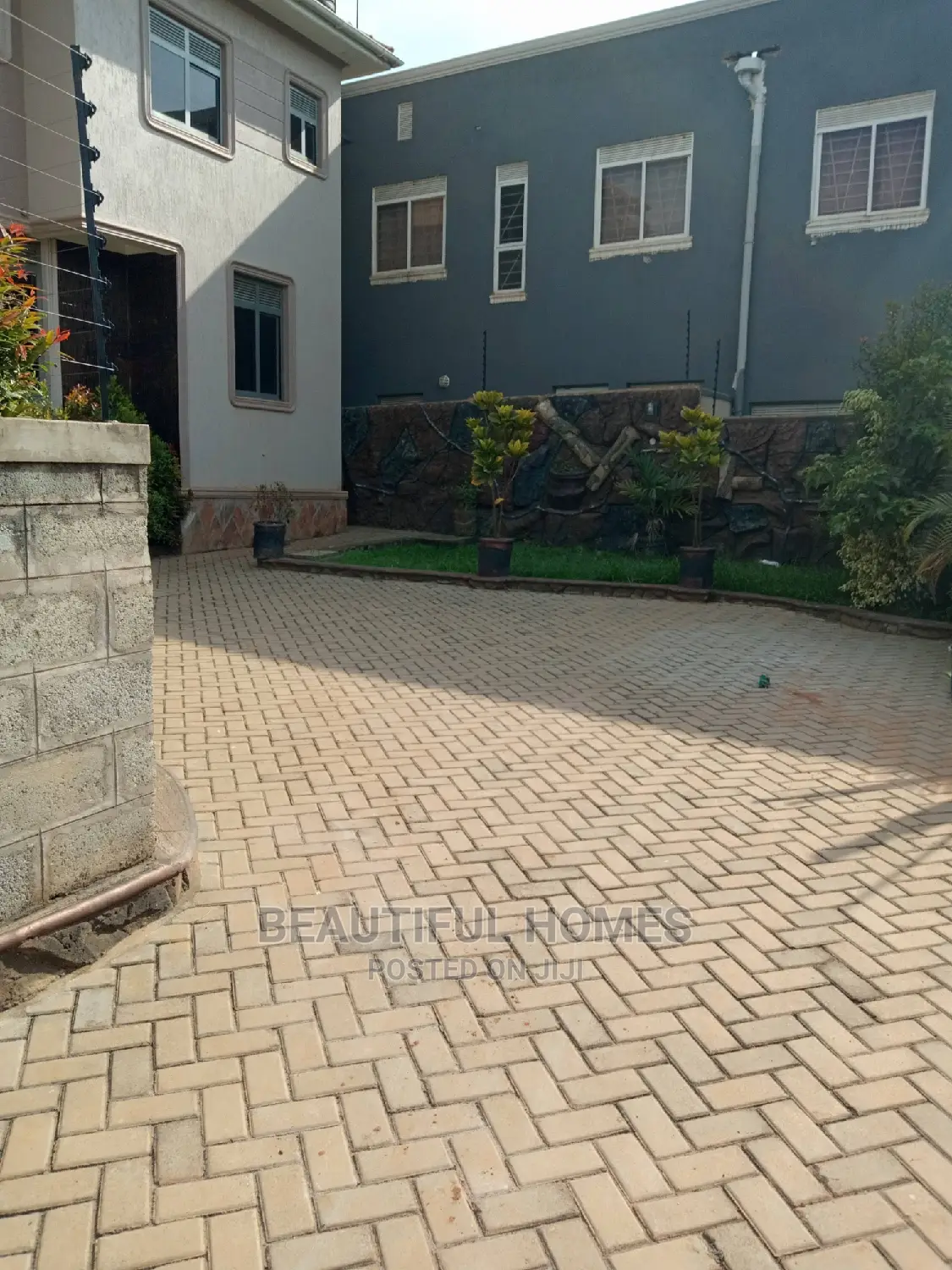Furnished 4bdrm House in Kira for Sale