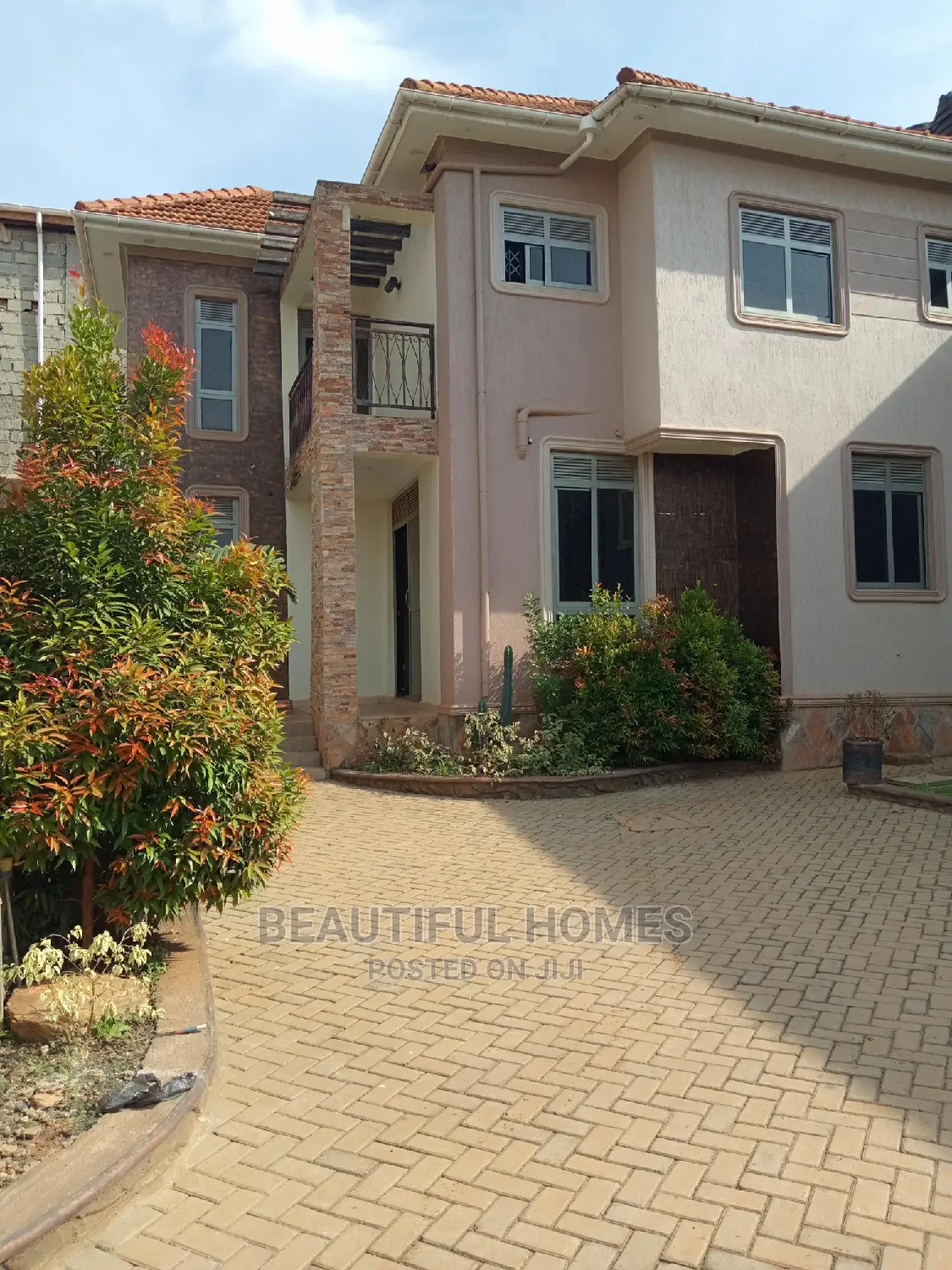 Furnished 4bdrm House in Kira for Sale