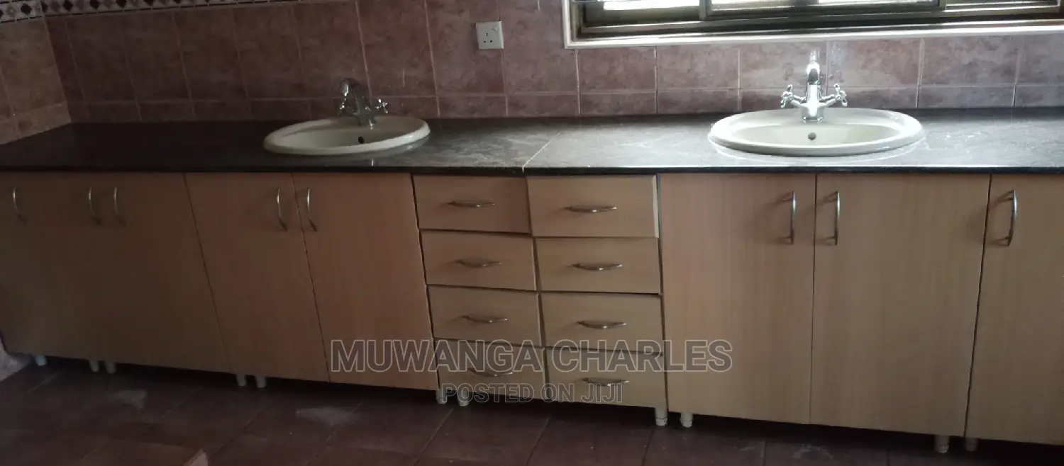 5bdrm Maisonette in Fs Properties Ltd, Central Division for Rent