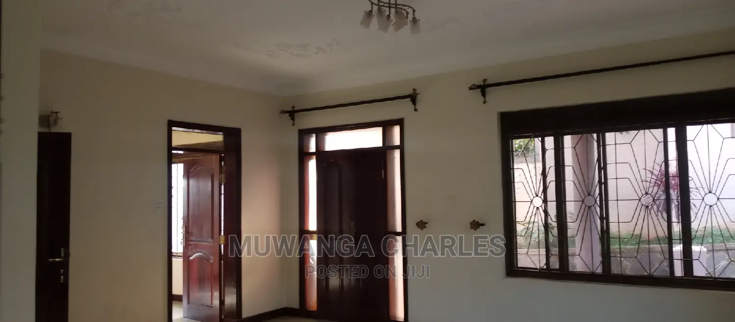 5bdrm Maisonette in Fs Properties Ltd, Central Division for Rent